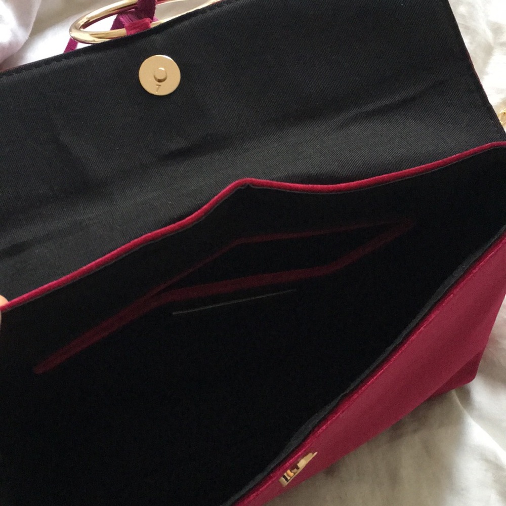 Fuschia velvet clutch with tassel - Picture 5 of 5